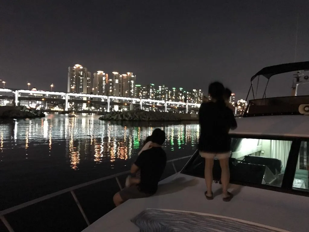 Botel Hotel Sea And Yacht Busan
