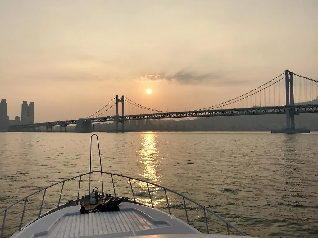 Botel Hotel Sea And Yacht Busan