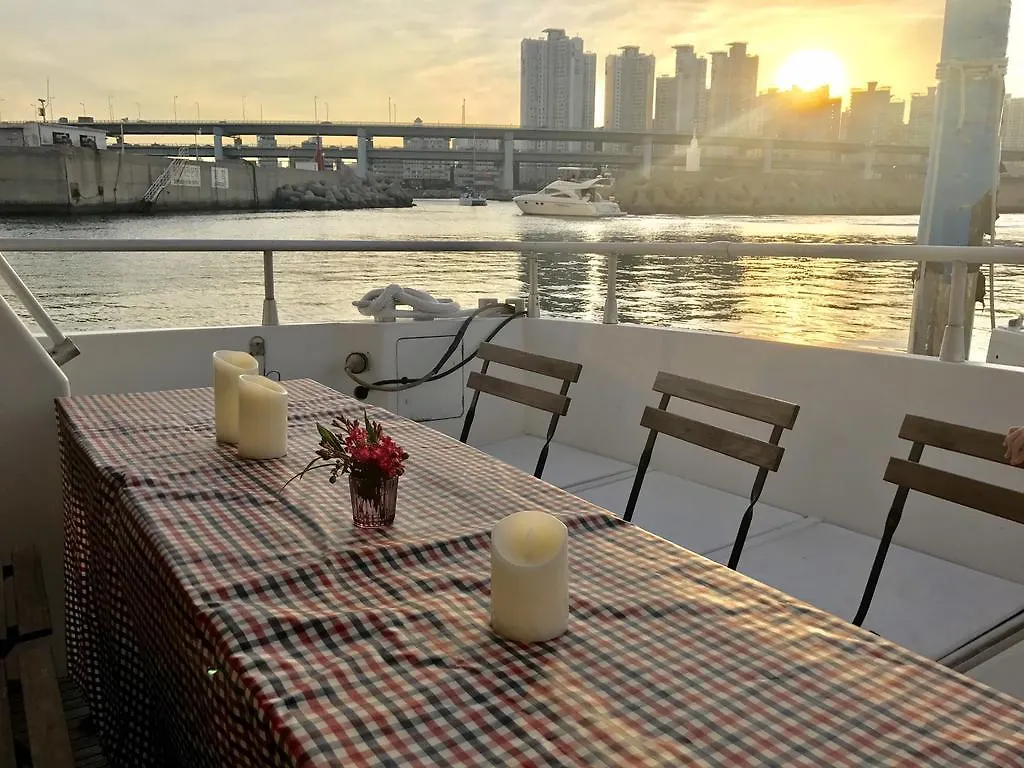 Sea And Yacht Hotel Busan Botel