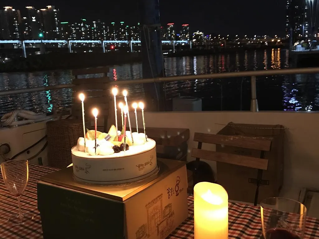 Sea And Yacht Hotel Busan Botel