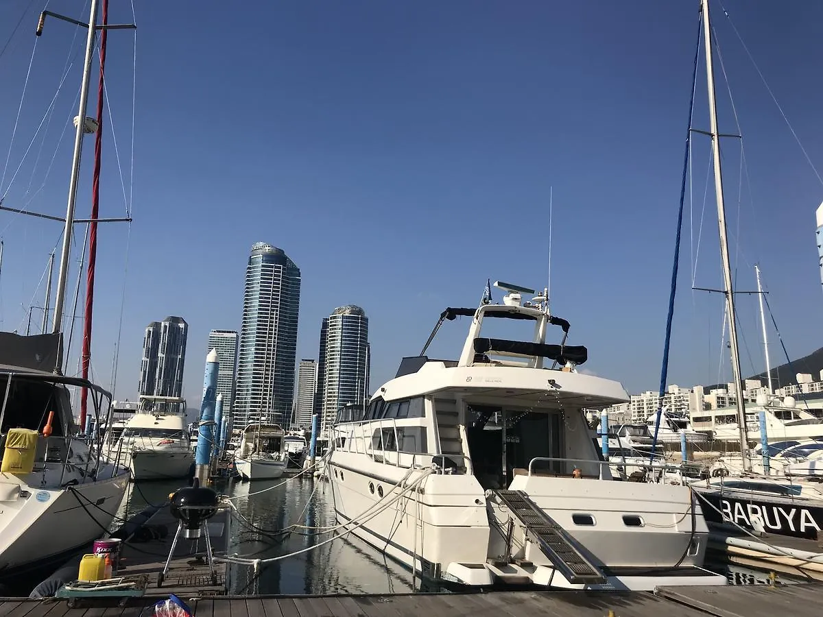 Sea And Yacht Hotel Busan Botel