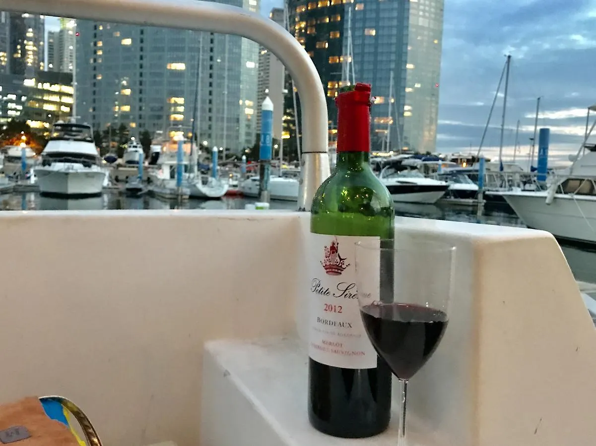 Sea And Yacht Hotel Busan Botel
